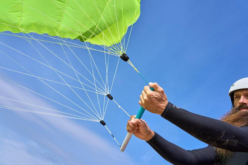 GEAR: USE OF A LEASH ON A LOWKITE?