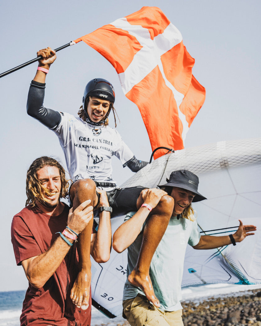 TEAM NEWS : BENJAMIN CASTENSKIOLD SACRÉ CHAMPION DU MONDE SURF-FREESTYLE 2025 !