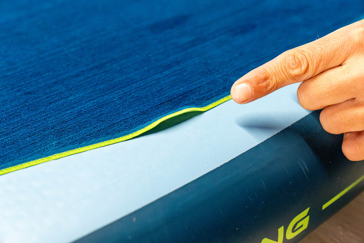 Recoller un pad sur une planche gonflable