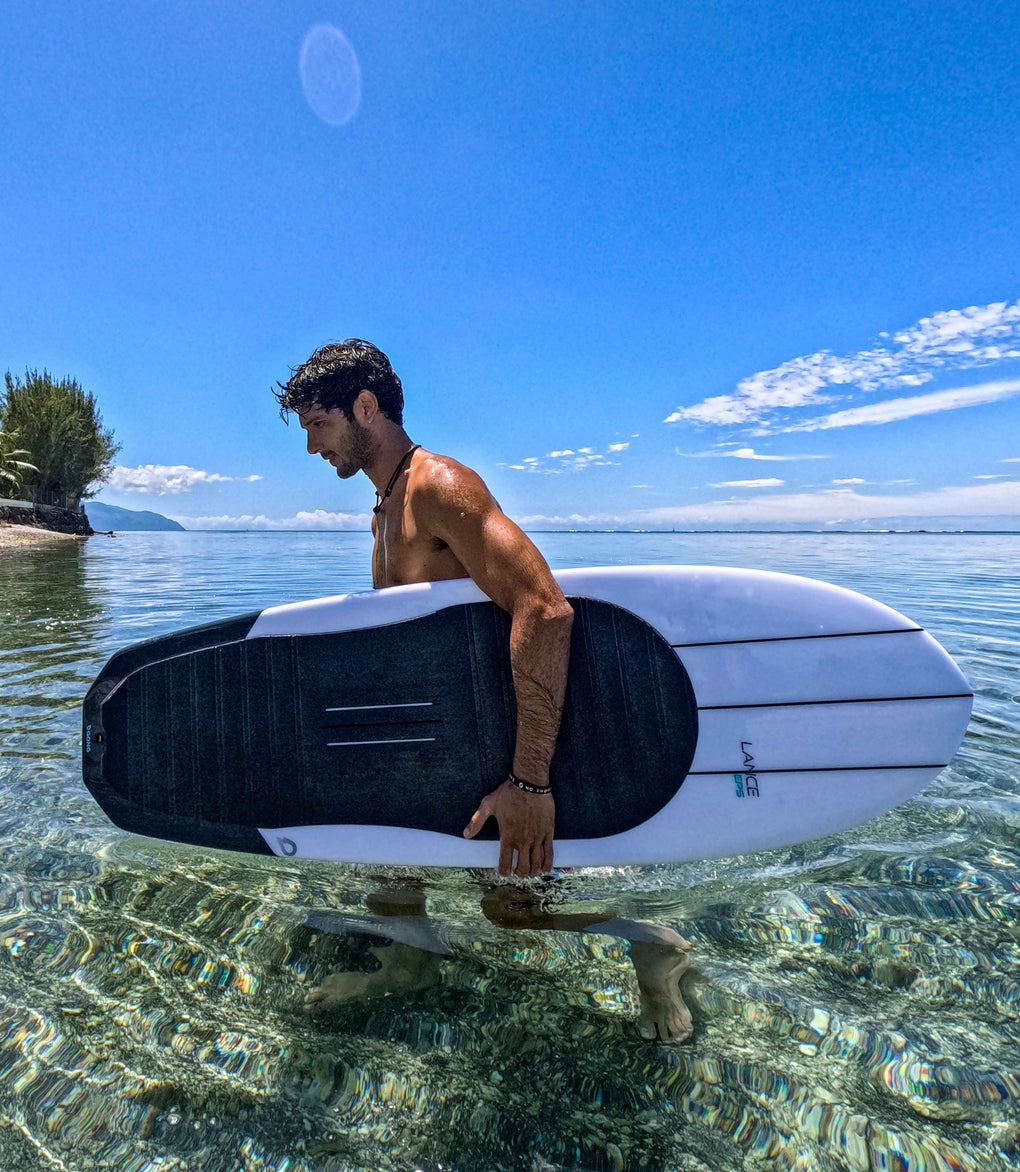 Choisir sa première planche de surf foil