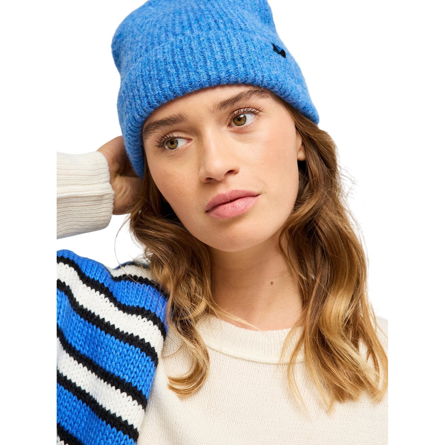 Roxy | Bonnet Wind Effect