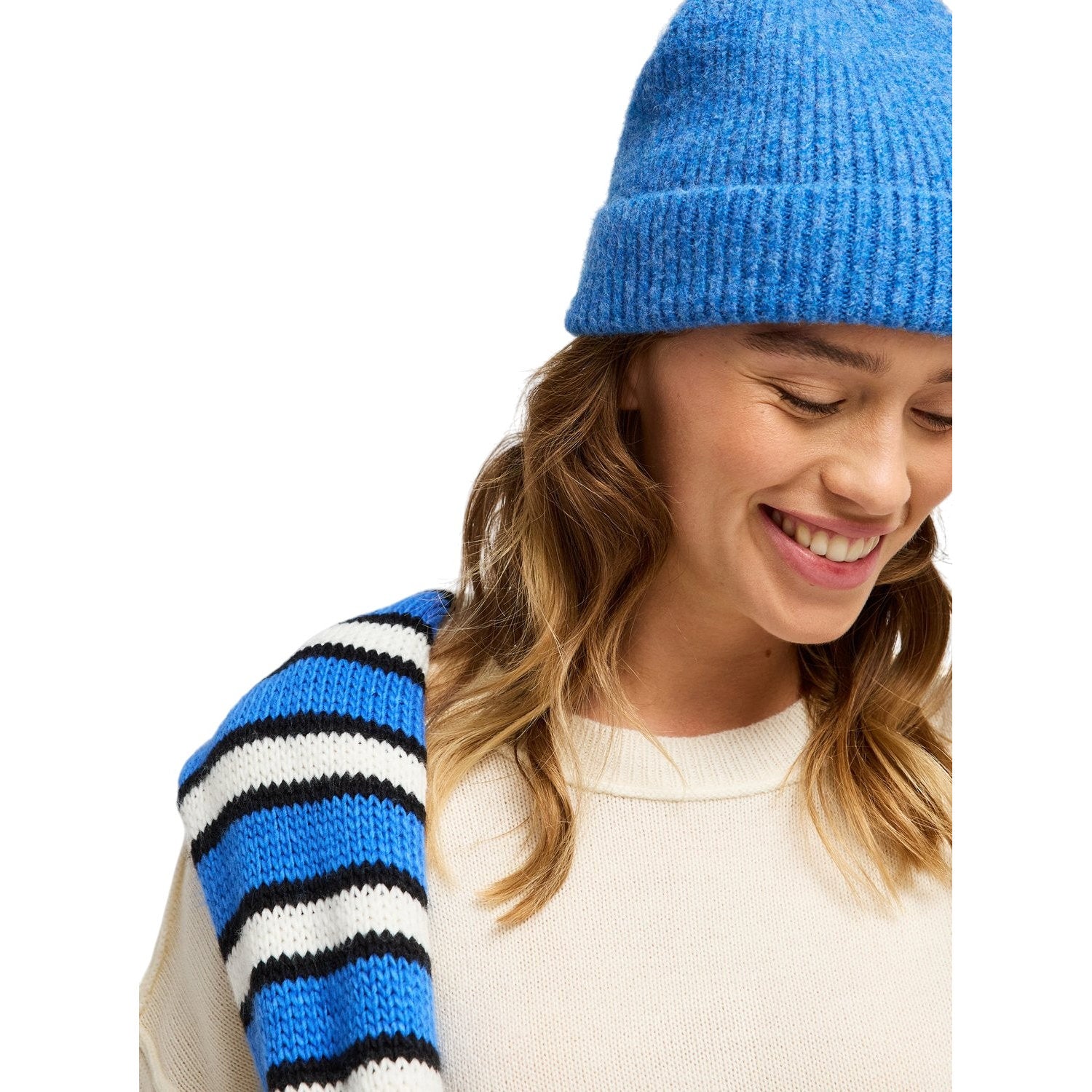 Roxy | Bonnet Wind Effect
