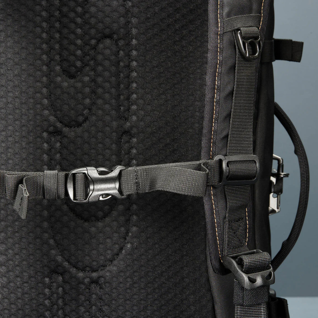 FCS | X Pacsafe Mission Gen II 40L