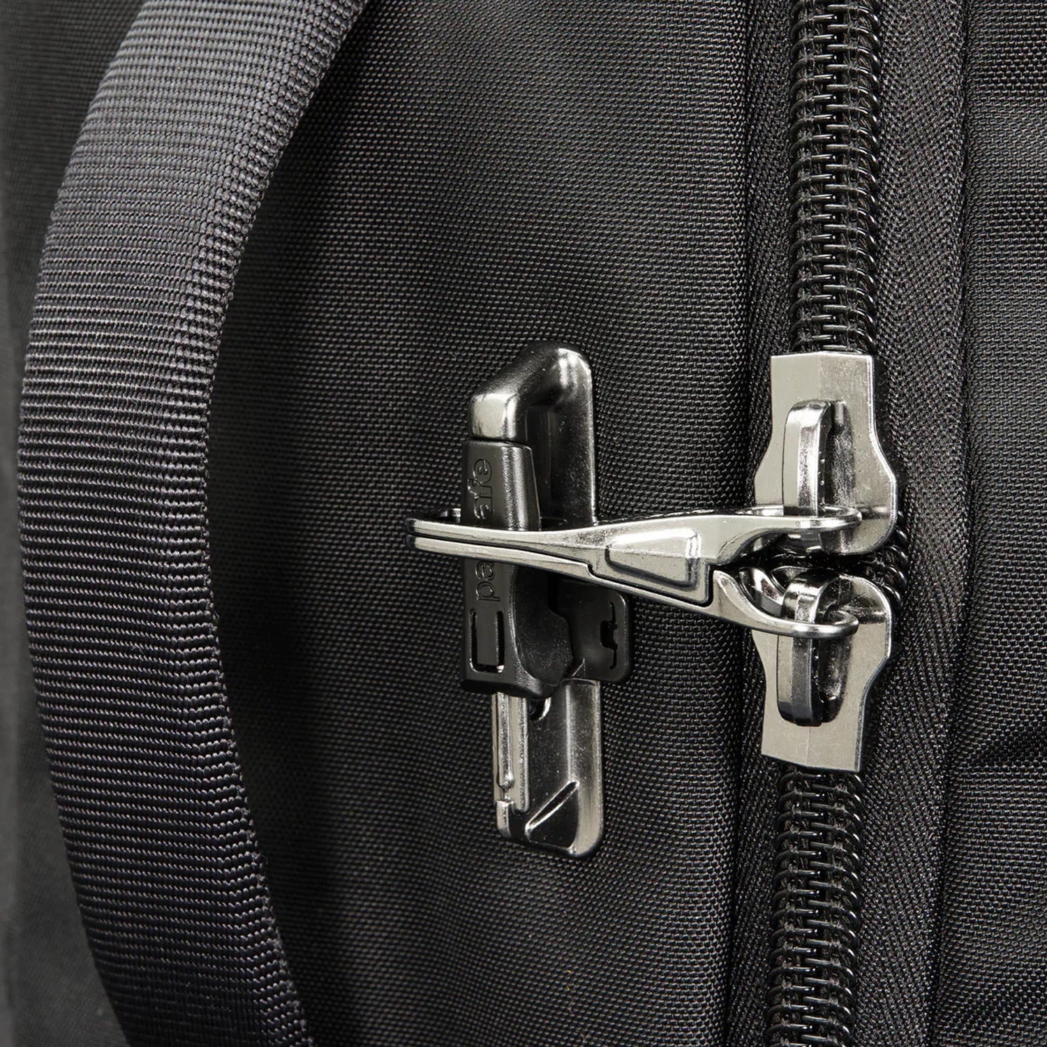 FCS | X Pacsafe Mission Gen II 40L