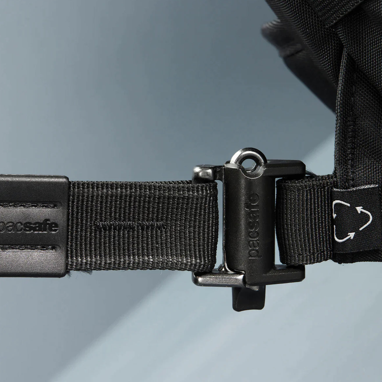 FCS | X Pacsafe Mission Gen II 40L