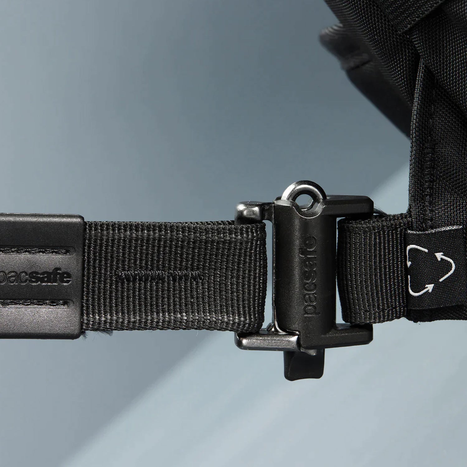 FCS | X Pacsafe Mission Gen II 40L
