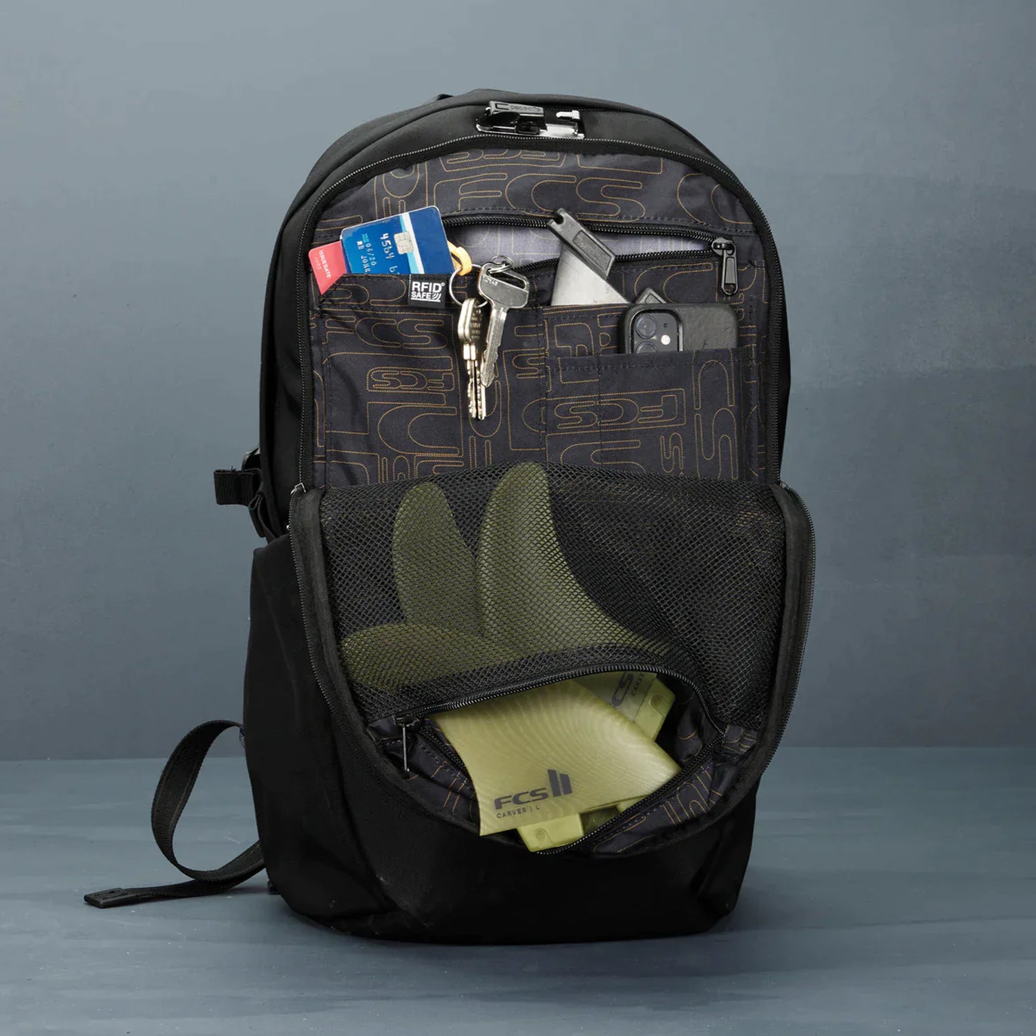 FCS | X Pacsafe Roam Day Pack 25L