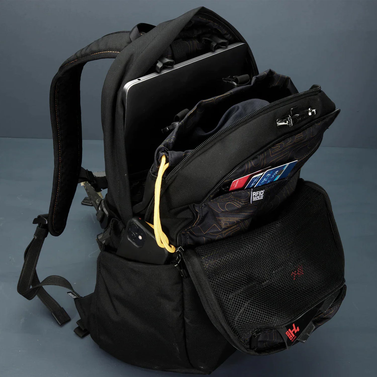 FCS | X Pacsafe Roam Day Pack 25L