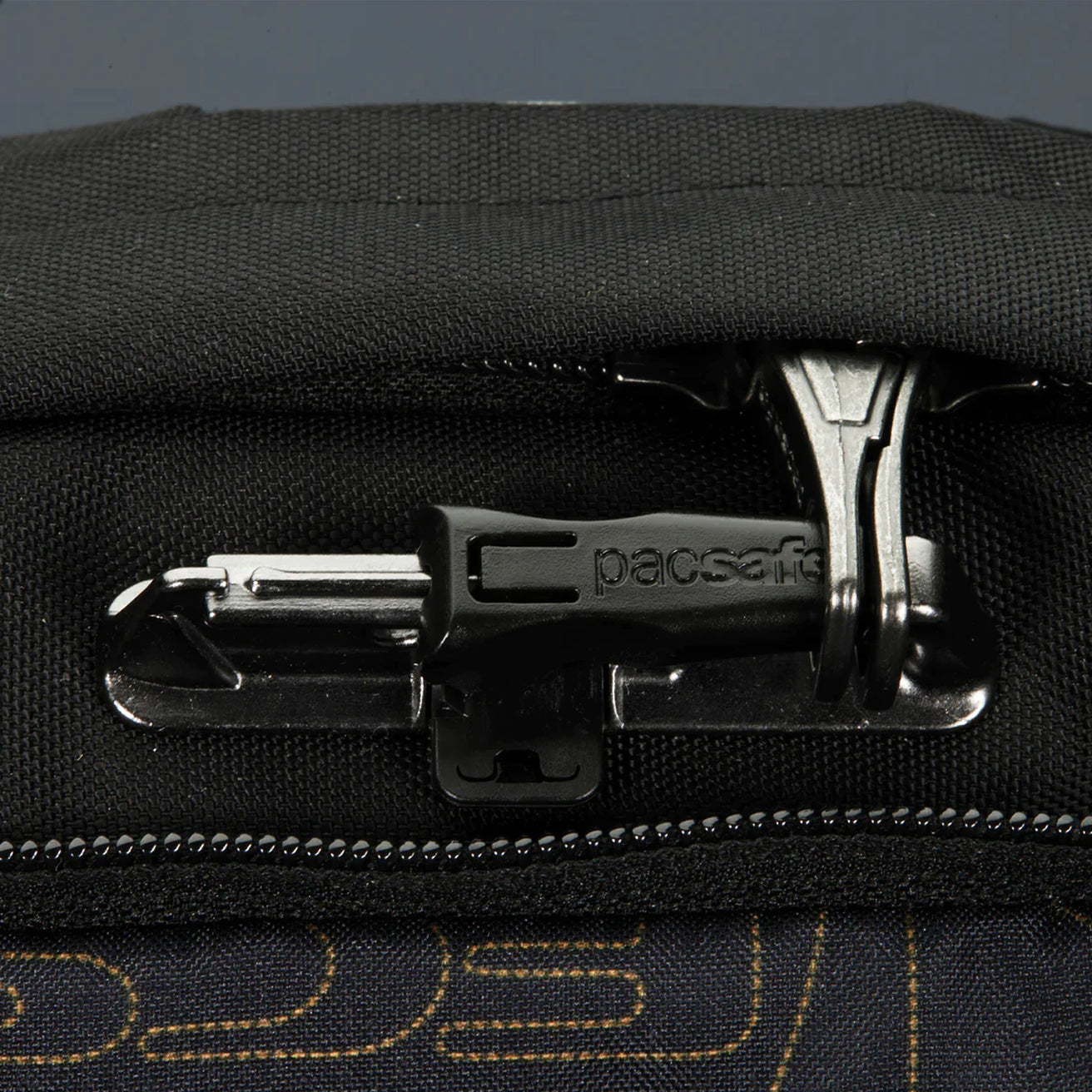 FCS | X Pacsafe Roam Day Pack 25L