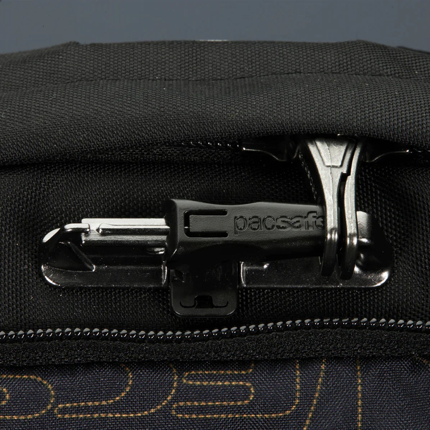 FCS | X Pacsafe Roam Day Pack 25L