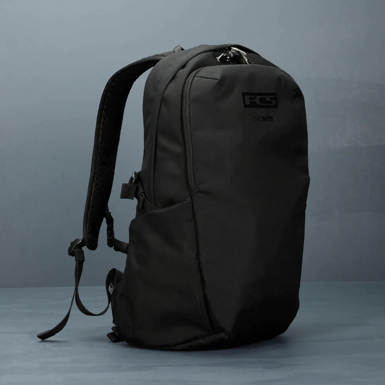 FCS | X Pacsafe Roam Day Pack 25L
